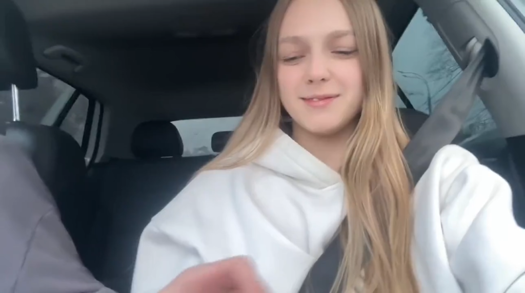 My girlfriend gave me a Blowjob in my car